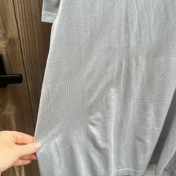 lululemon athletica metal vent Short Sleeve Tee Size XL - Picture 3 of 7